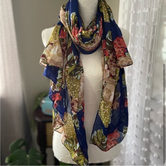 Artisan Floral Scarf - Picture 3 of 4